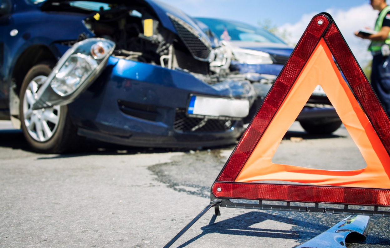 Ciężki wypadek w Tarnowskiej Woli: Kierowca stracił życie po zderzeniu z ciągnikiem siodłowym