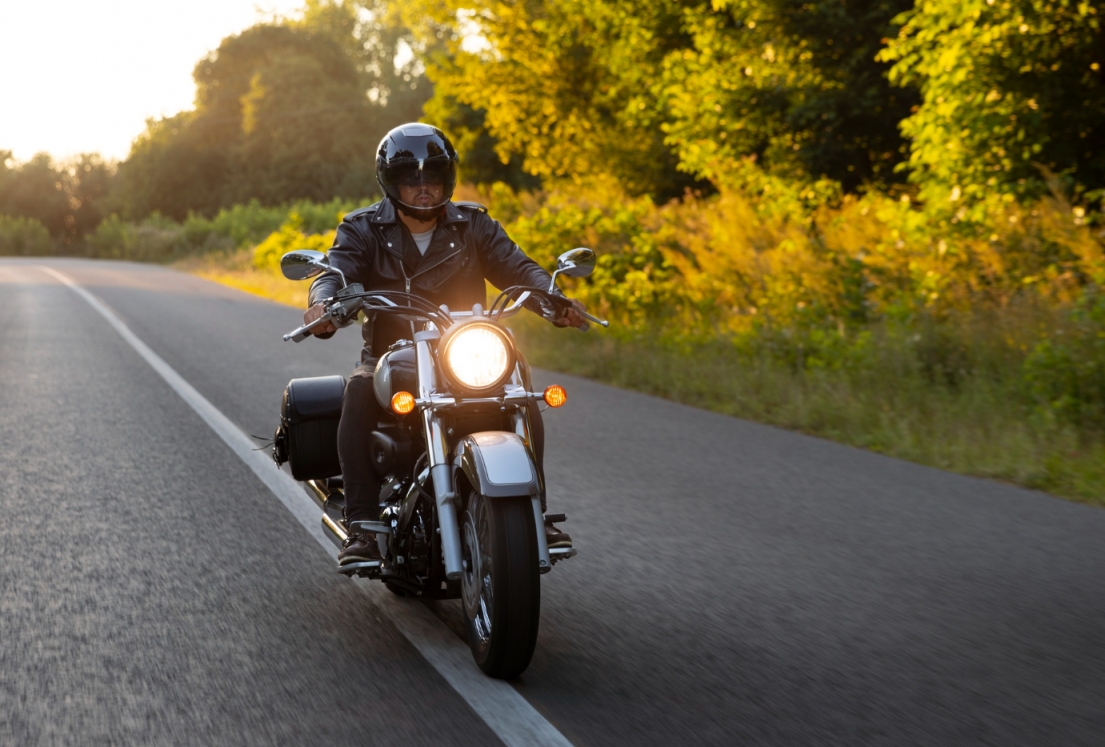 Motocyklista z Majdanu Sieniawskiego pod wpływem alkoholu wjechał w policyjny radar – teraz odpowie przed sądem