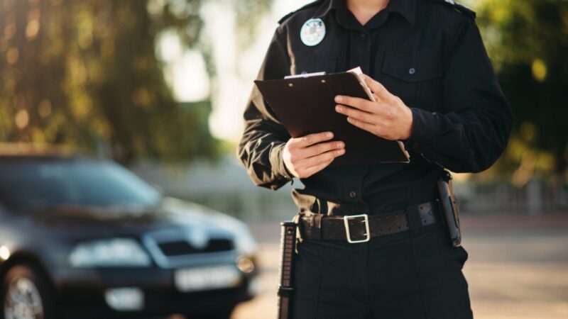 Praca stalowowolskiej policji prowadzi do ustalenia tożsamości sprawców dewastacji miejskiego placu zabaw