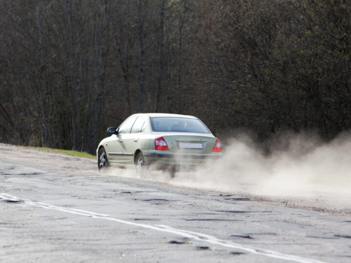 30-letni mężczyzna driftował mercedesem pod wpływem alkoholu, nie posiadając prawa jazdy