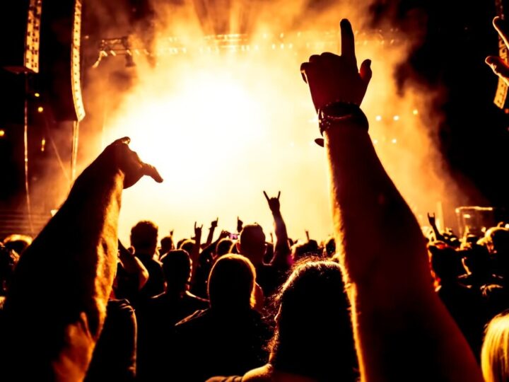 Artystyczna podróż matki i córki: finisaż wystawy Elżbiety Salamon i jazzowy recital Anny Salamon