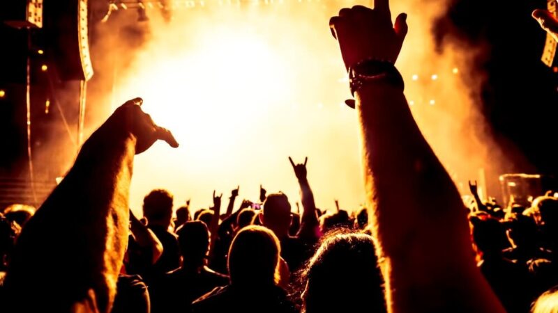 Artystyczna podróż matki i córki: finisaż wystawy Elżbiety Salamon i jazzowy recital Anny Salamon