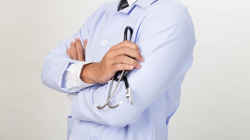 Bezpieczna droga do szkoły: Policjanci uczą dzieci odpowiedzialności