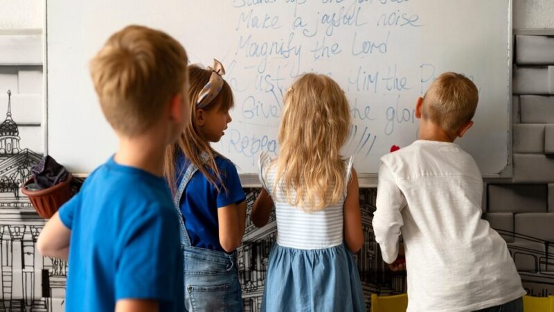 Bezpieczni seniorzy: Jak nie dać się oszukać?