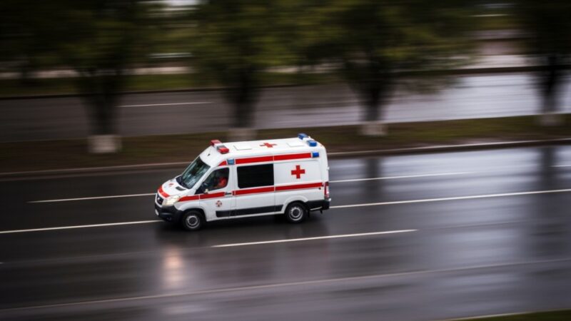 Mundurowi edukują dzieci o bezpieczeństwie zimowym w Horyńcu-Zdroju