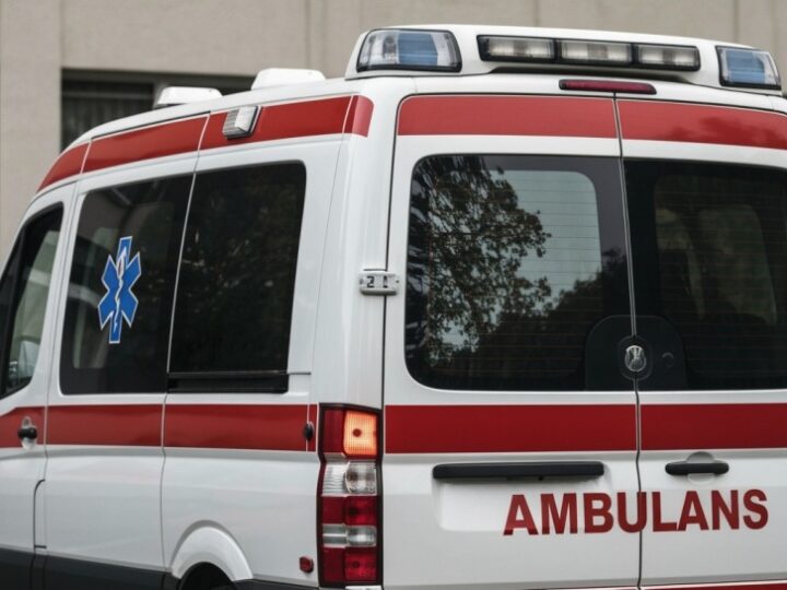 Policja ratuje mężczyznę nocującego w kontenerze w mroźną noc