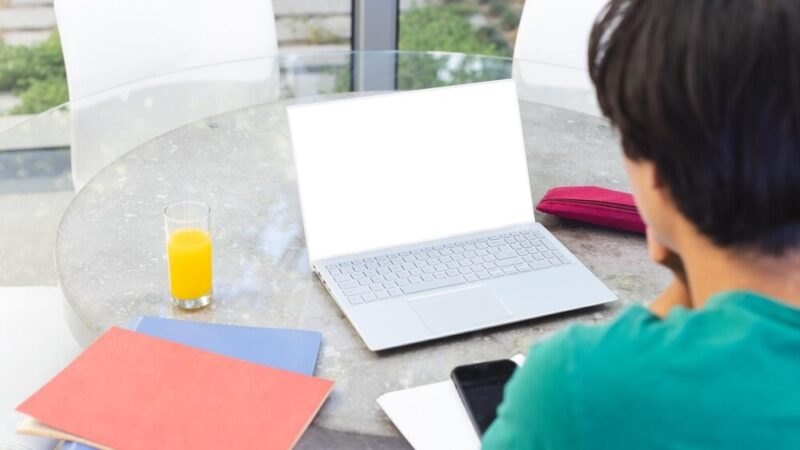 Policja w Lesku szkoli rodziców i nauczycieli w rozpoznawaniu narkotyków