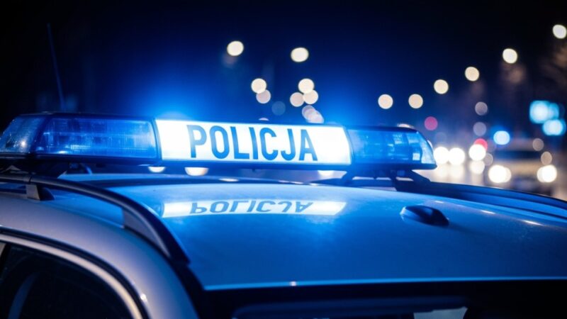 Młody kierowca w opałach po wykryciu narkotyków w samochodzie