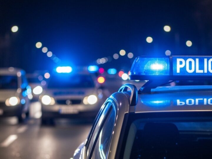 Szokujący przypadek: Mężczyzna w bieliźnie na podjeździe po zażyciu narkotyków