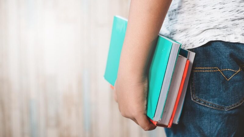 Policjantki edukują rodziców o zagrożeniach cyberprzemocy