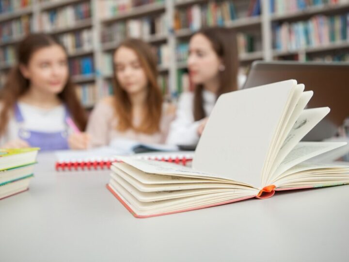 Bezpieczne dzieci: Policjanci uczą, jak unikać zagrożeń