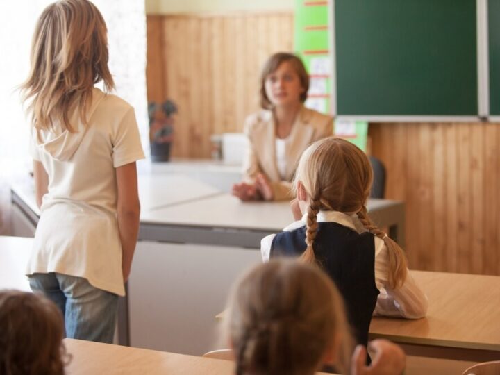 Bezpieczny Internet: Policjanci uczą uczniów w Wiśniowej