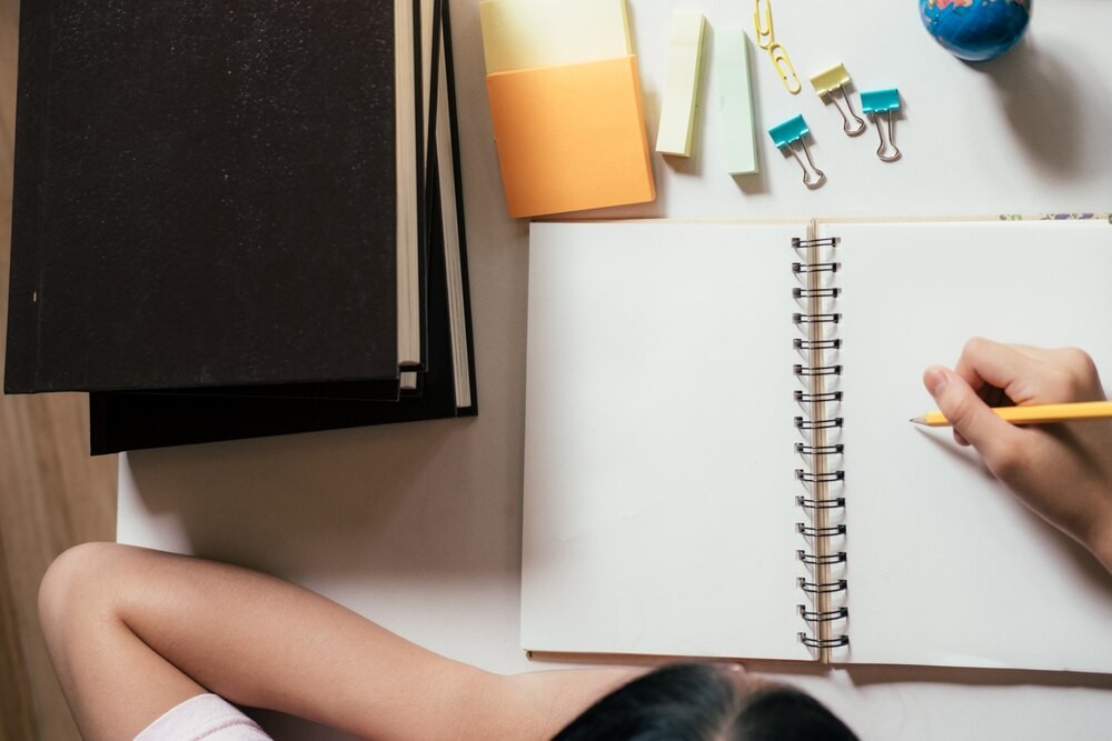 Dzielnicowi uczą dzieci zasad bezpieczeństwa w żłobku