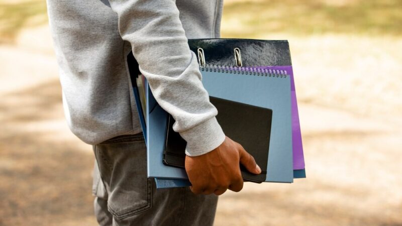 Policjanci inspirowali młodzież na „Niżańskich Targach Edukacyjnych 2026