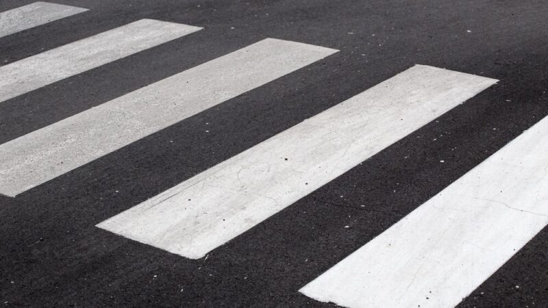 Policjanci w Mielcu uczą dzieci, jak bezpiecznie dotrzeć do szkoły