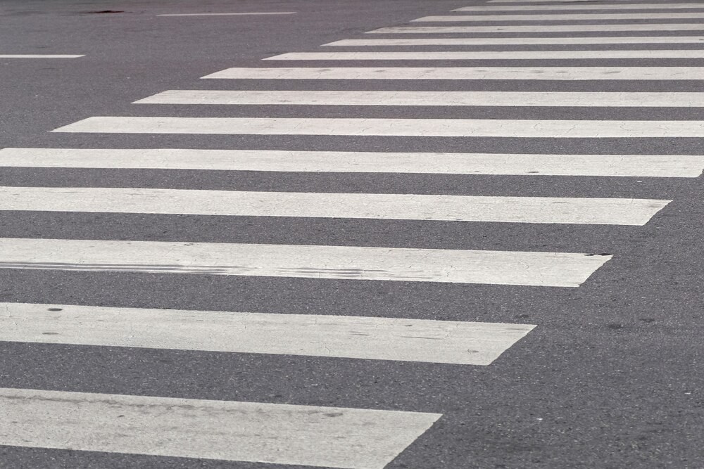 Bezpieczne zakupy online: Spotkanie policjanta z seniorami w Błażowej