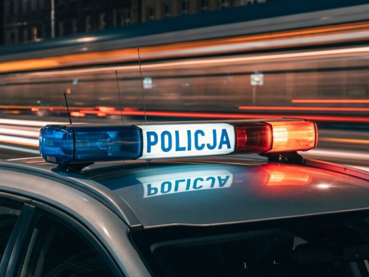 Komendant uczcił pamięć poległych policjantów z rodzinami osieroconymi
