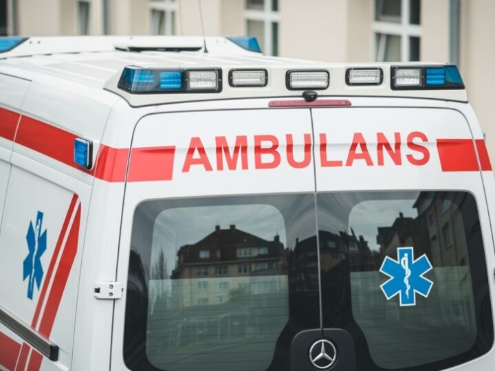 Bezpieczna ewakuacja: Policja i strażacy ćwiczą w Ustjanowej Górnej