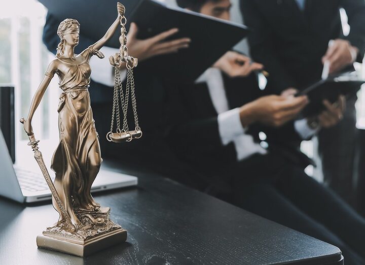 Siedem osób oskarżonych o wyłudzenie ponad 18 mln zł VAT-u