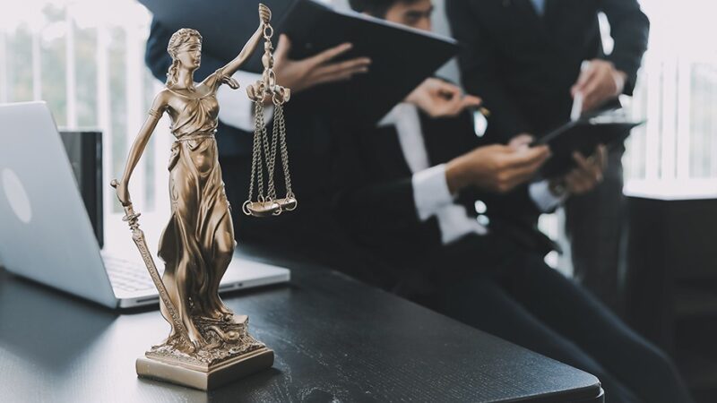 Siedem osób oskarżonych o wyłudzenie ponad 18 mln zł VAT-u